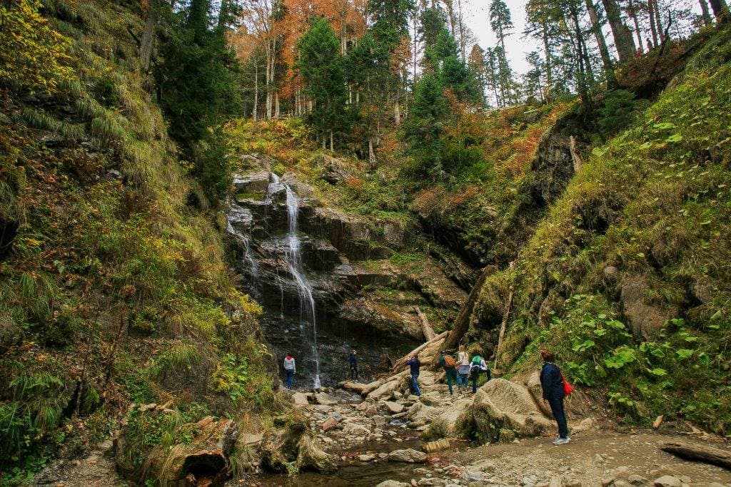 Парк водопадов Менделиха на курорте Роза Хутор